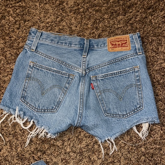 Brand new 501 levi shorts
Size 23 - Picture 3 of 4